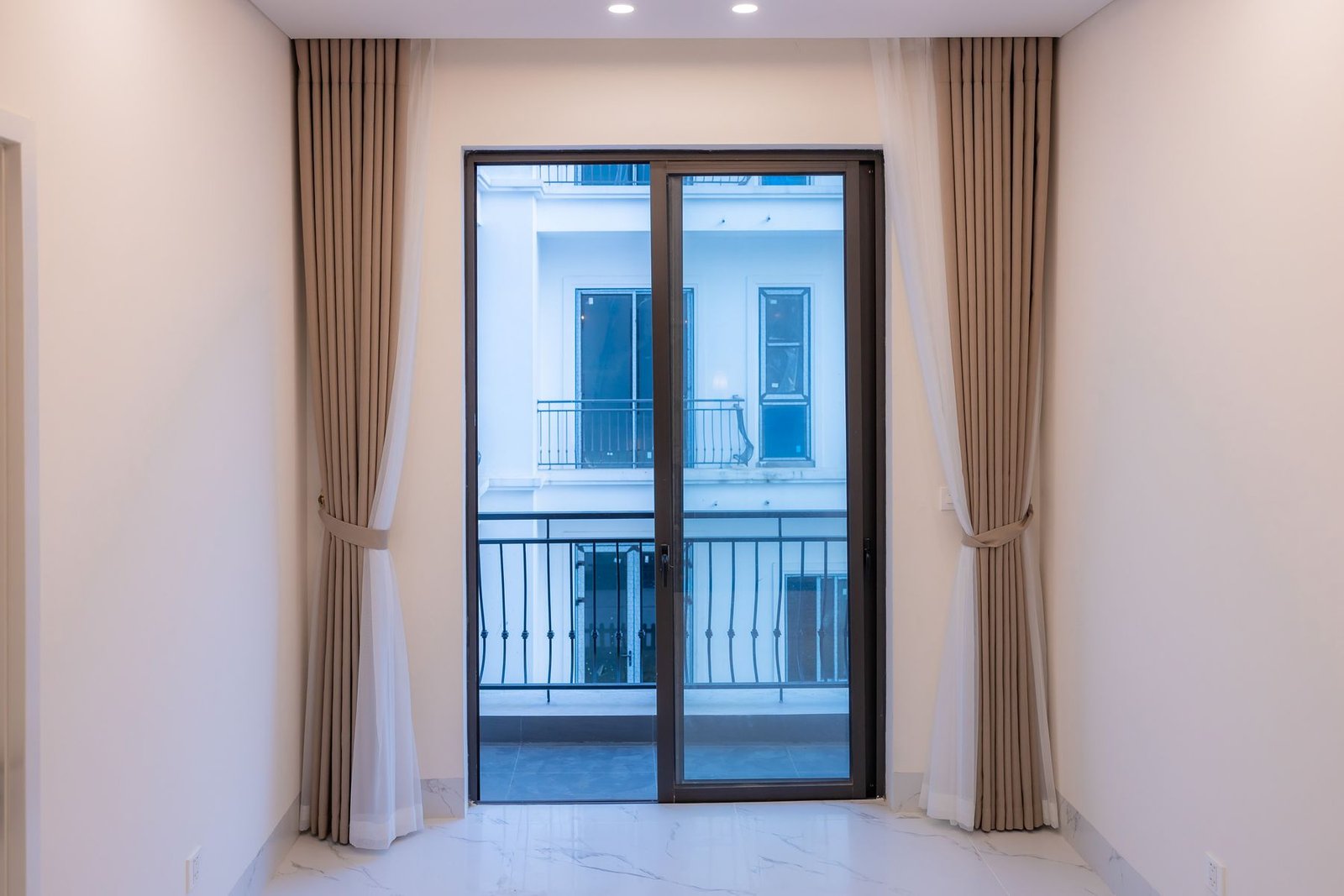 Sliding Door product example